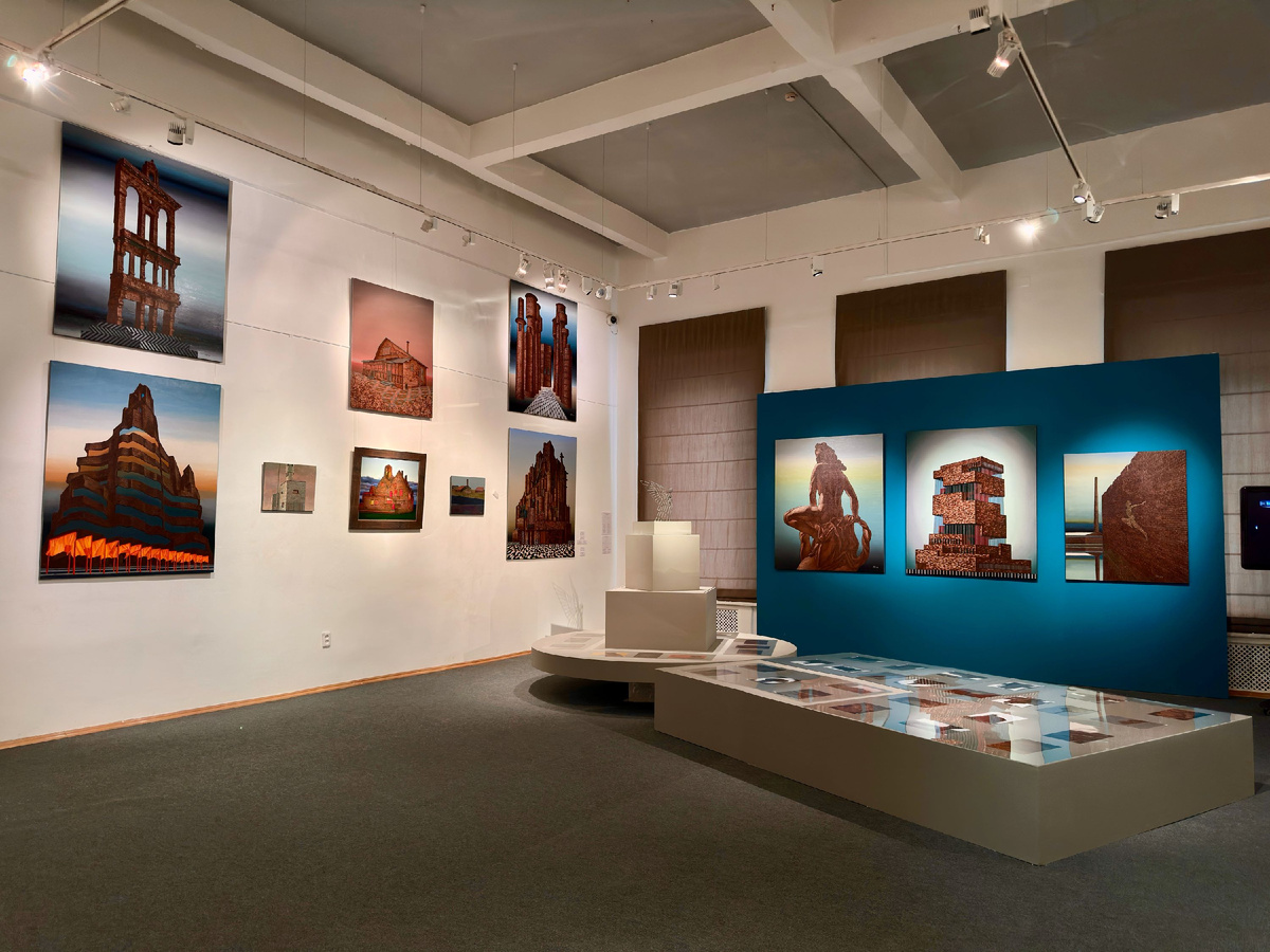 Выставка Юлии Малининой "Иная параллельная... Дистополис"