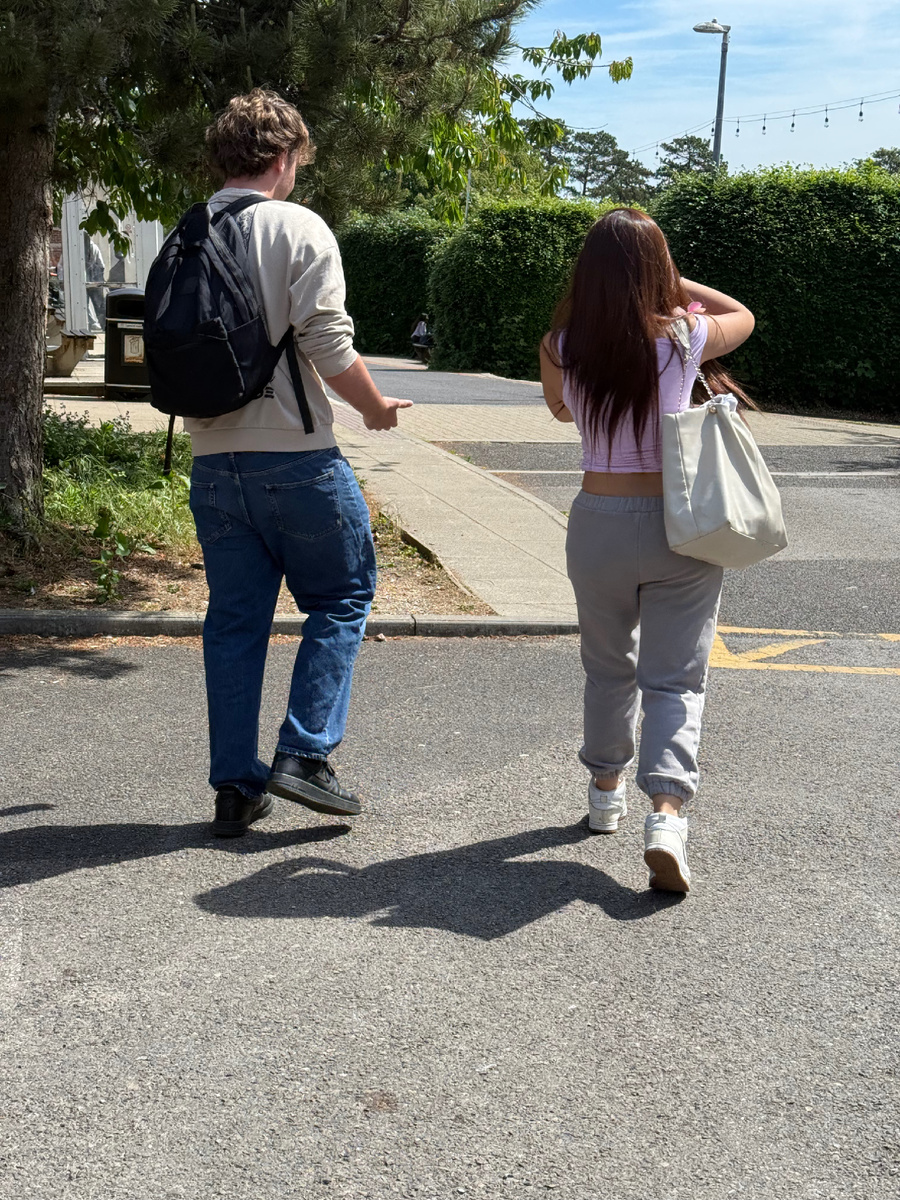 Подростковая мода в Англии. 2025. Фотография из личного архива. 