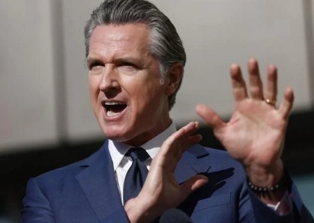    Глава Калифорнии окрестил Трампа диктатором. Протесты идут по всей стране