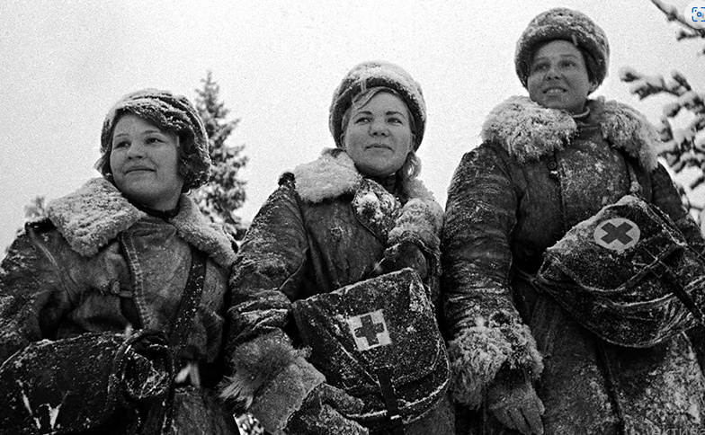 Девушки санинструкторы времен Великой Отечественной (фото из открытых источников)