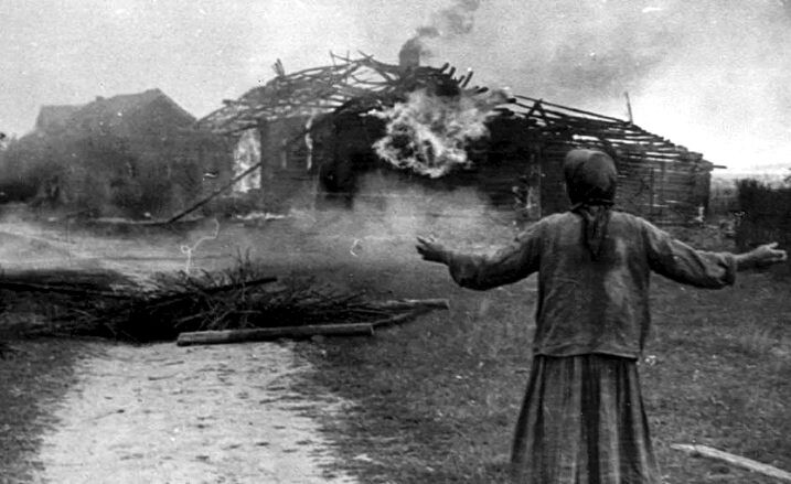 Сожжённая деревня Смоленщины (фото из открытых источников)