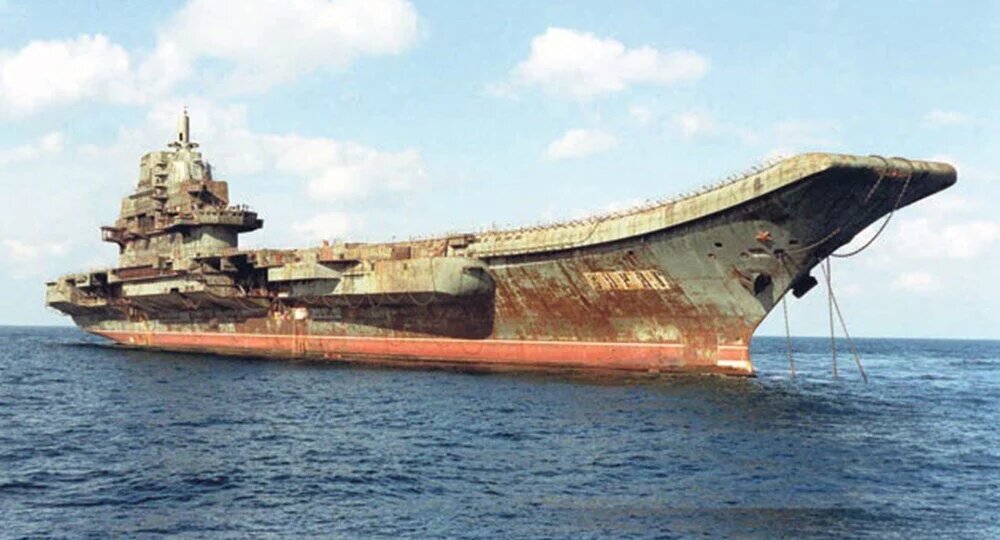 Советские авианосцы по-китайски | Он должен был сгореть в печи, но бороздит океаны