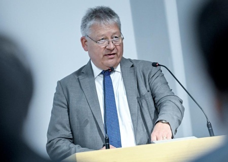    Глава германской разведки внушает европейцам байки о нападении России