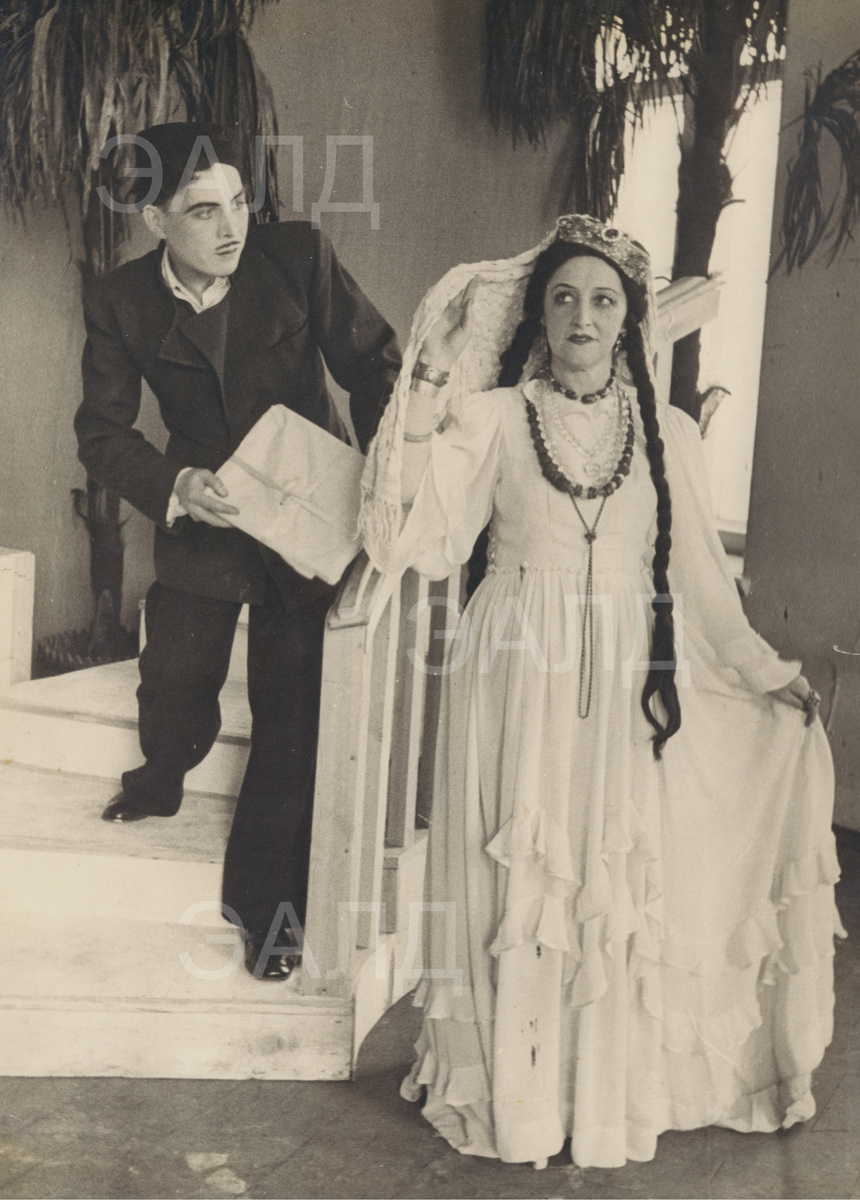 Г.М. Кайбицкая – Сарвар       
У.Г. Альмеев – Галимжан.1942г.
