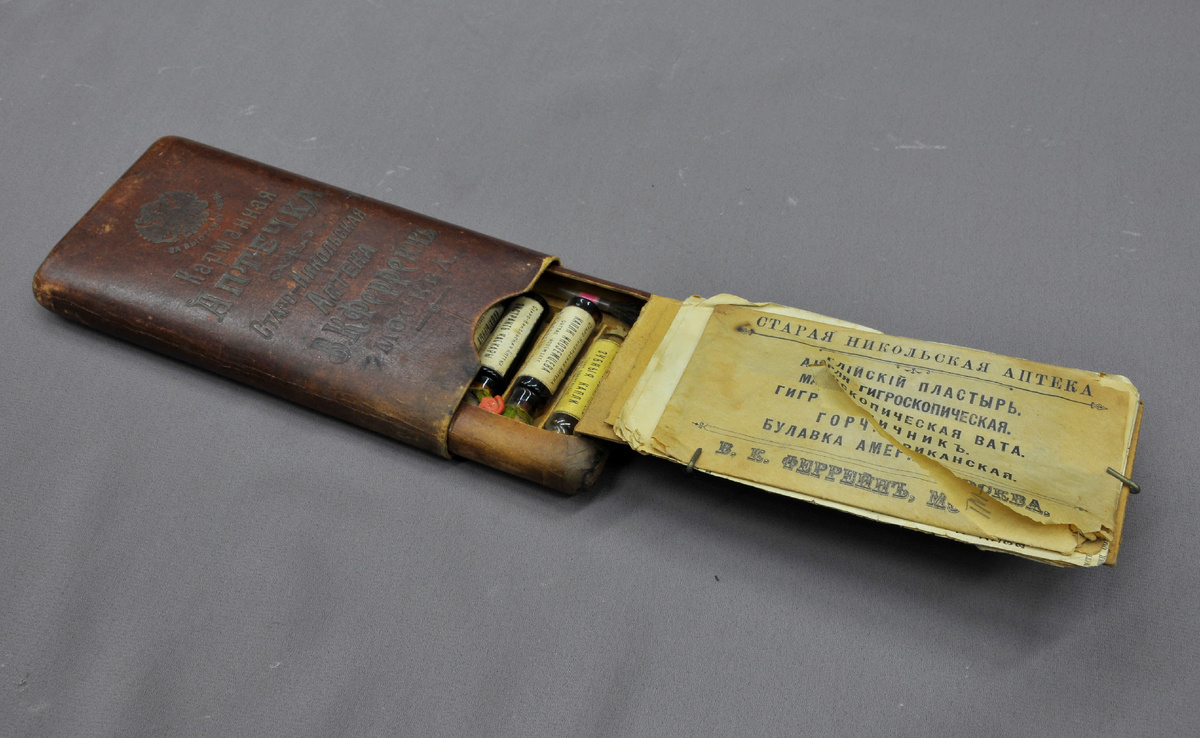 Карманная аптечка Старо-Никольской аптеки В.К. Феррейна