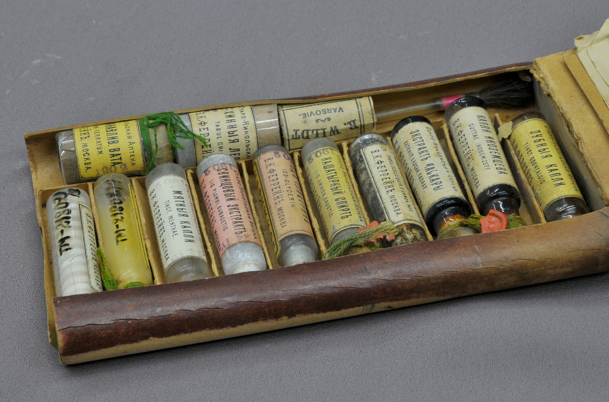 Карманная аптечка Старо-Никольской аптеки В.К. Феррейна