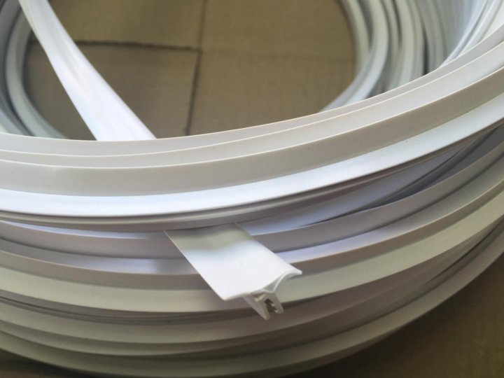 Вставка для натяжного потолка.