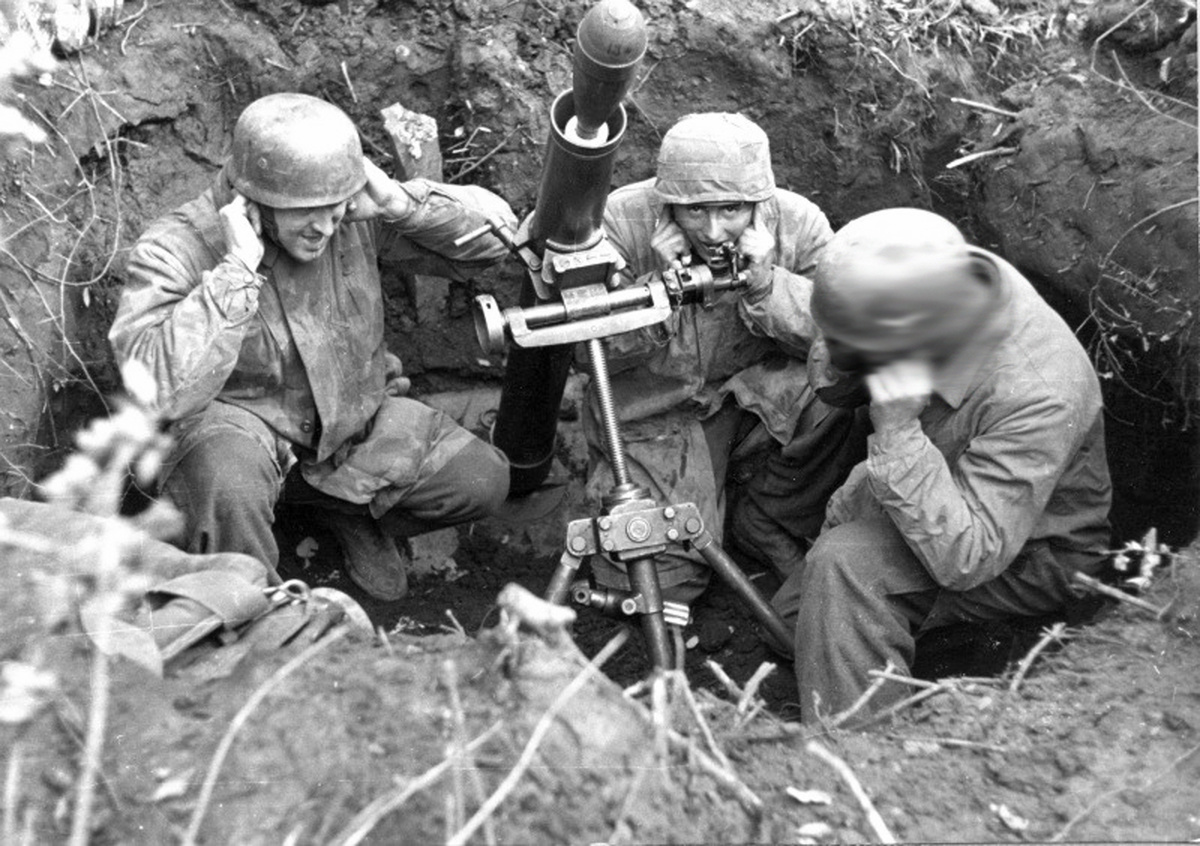 И далеко вперёд ушли пехотные миномёты времён Второй Мировой Войны - их разрабатывали инженеры высокого класса. 