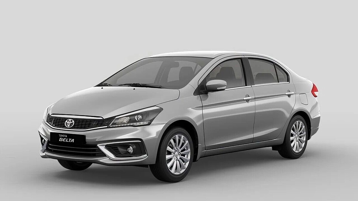 Toyota Belta по всем параметрам конкурирует с «Лада Веста». Источник: 1MI