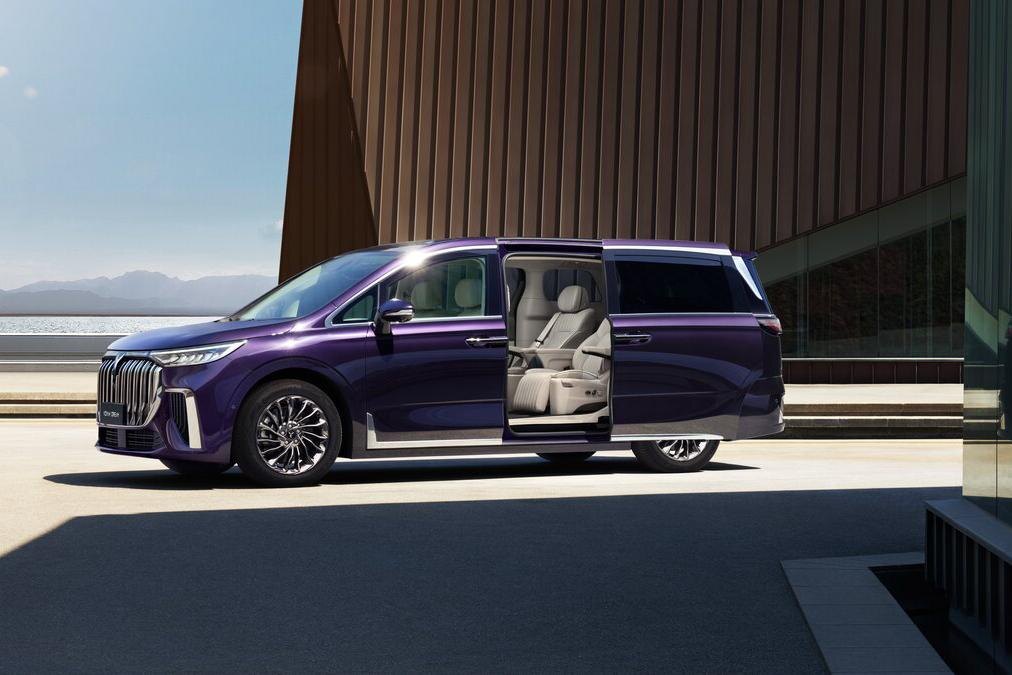 Воя Дрим сдвигает боковую дверь