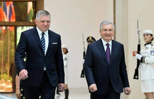 Роберт Фицо и Шавкат Мирзиёев. Фото пресс-службы президента Узбекистана