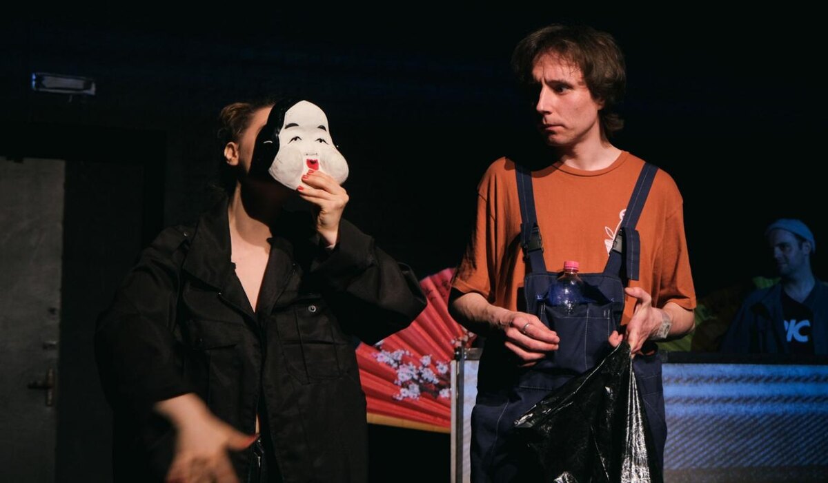     "Я, как Алиса, устал удивляться": спектакль о творческом выгорании в Театре.doc