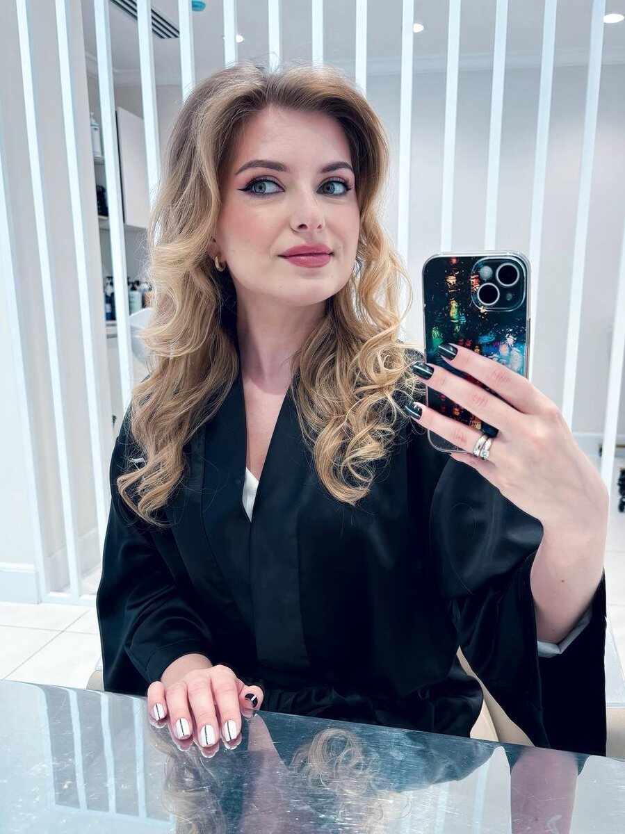 На фото: ведущая прогноза погоды на канале  "Звезда"  Ольга Паршина 