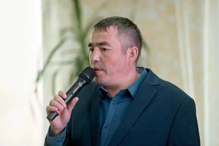    Фото взято с официальной группы ООО «Салаватское» в ВК. На фото директор этой компании Тагир Бахтигареев