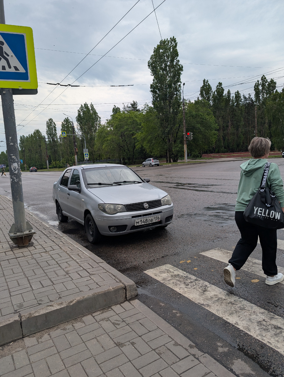 Фотографирую по пути всякие нарушения ПДД, чтобы отправить в бот
