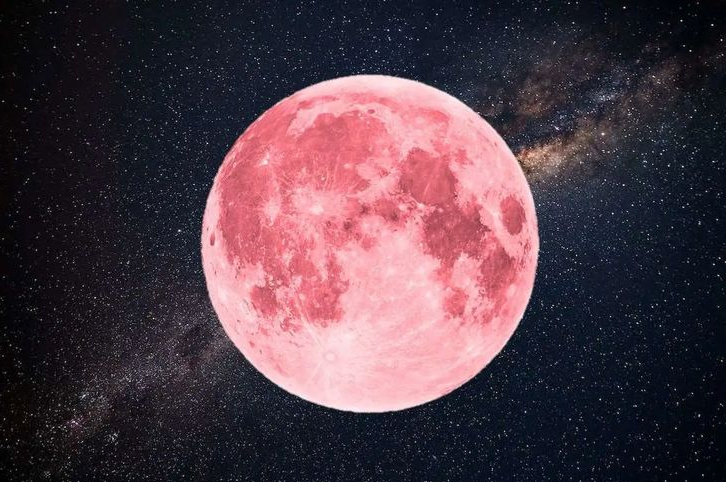 Клубничная Луна считается самой яркой Луной года. Изобаржение: in.pinterest.com