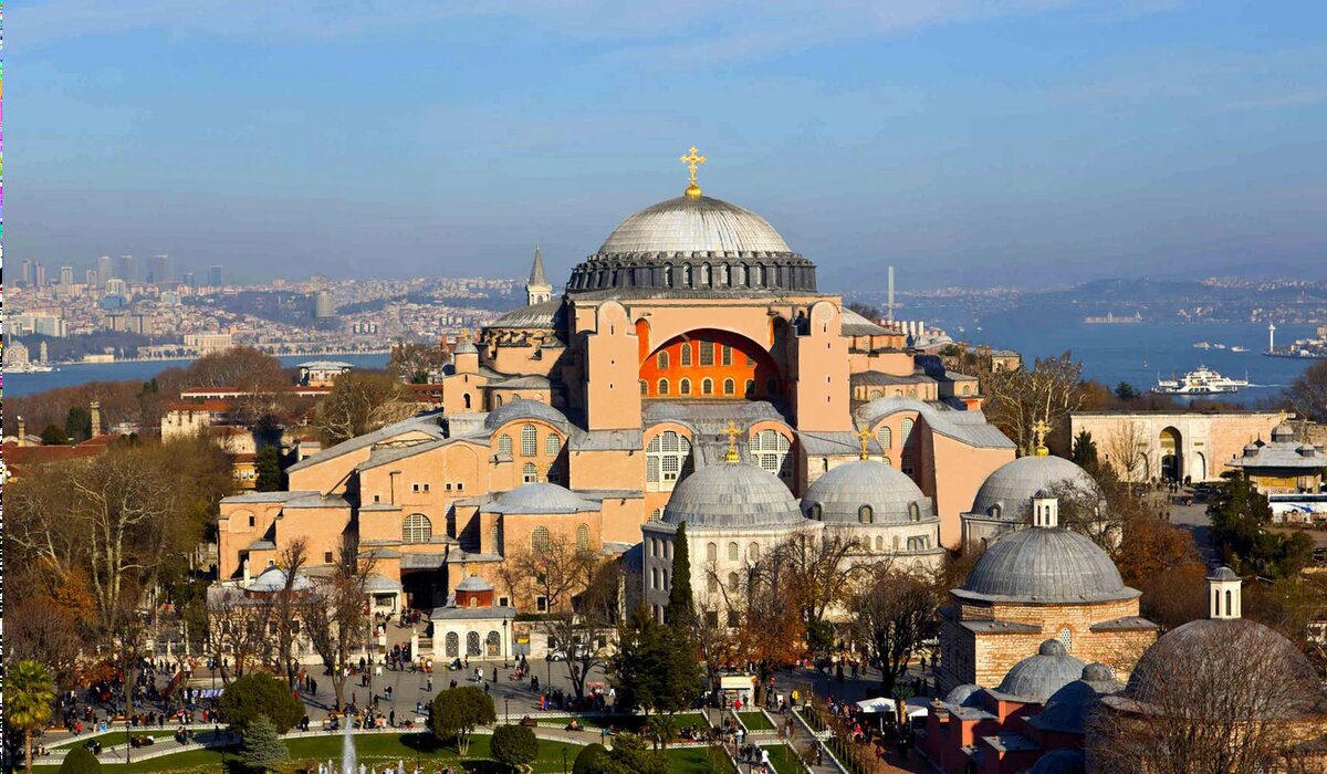 Собор Святой Софии в Константинополе. Источник: https://althistory.fandom.com/ru/