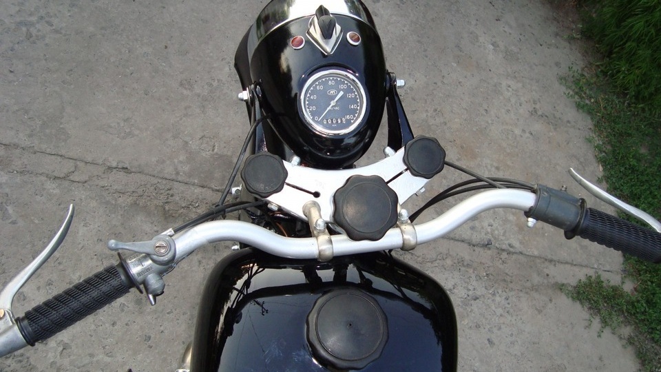 Кто в наши дни до сих пор ездит на советских тяжелых мотоциклах