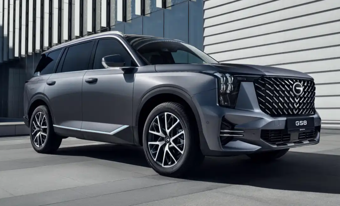 Листай, чтобы посмотреть GAC GS8 и GAC GS3 . Фото: GAC 