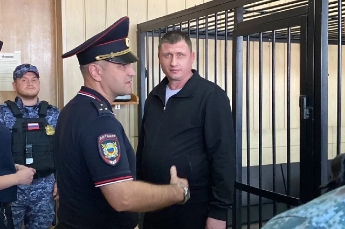    Экс-полицейских освободили из-под стражи.