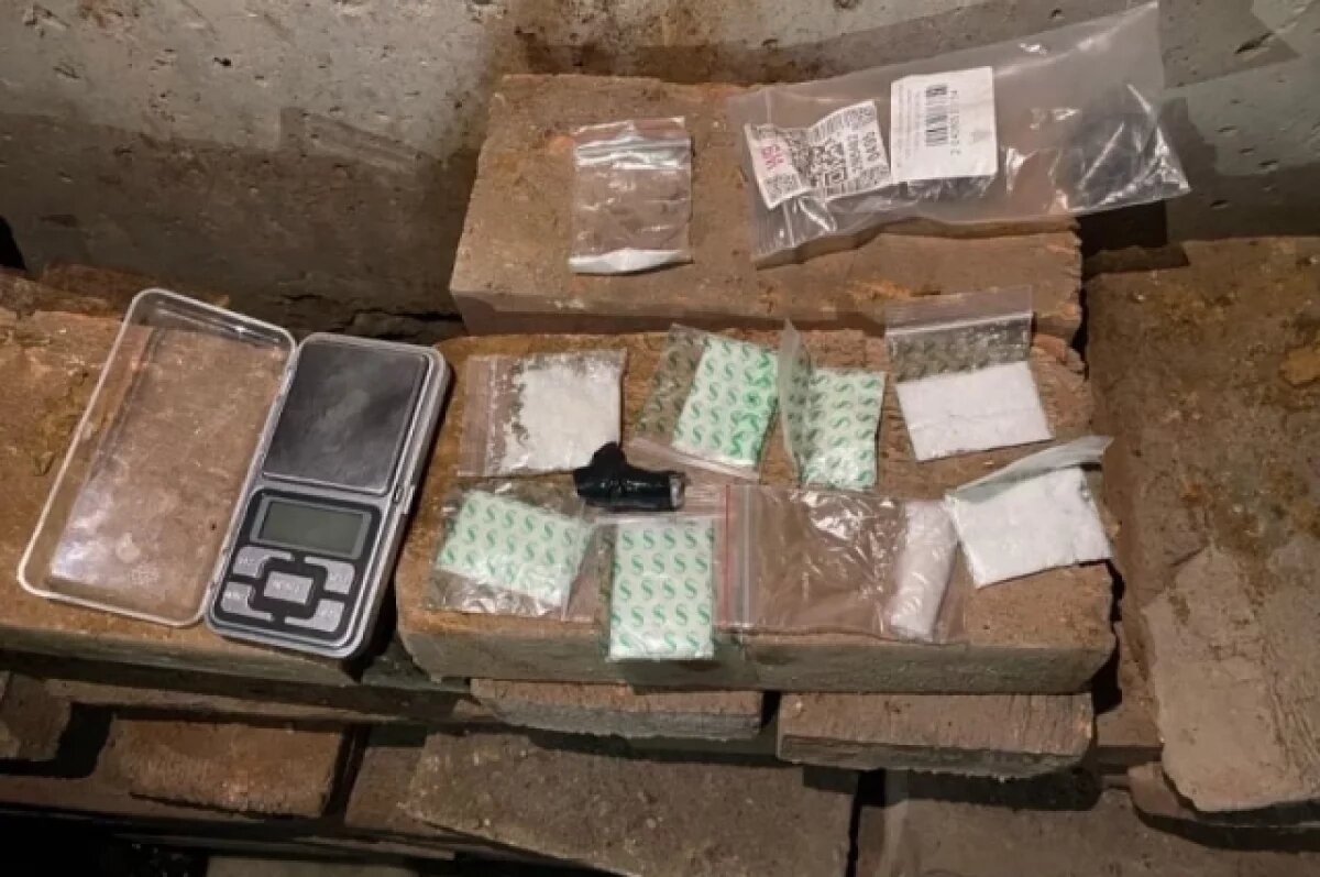    В Осетии у местного жителя в гараже обнаружили более 100 доз наркотика