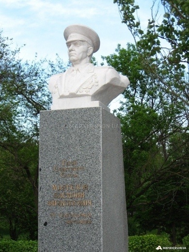 Бюст Василия Маргелова в Херсоне. 