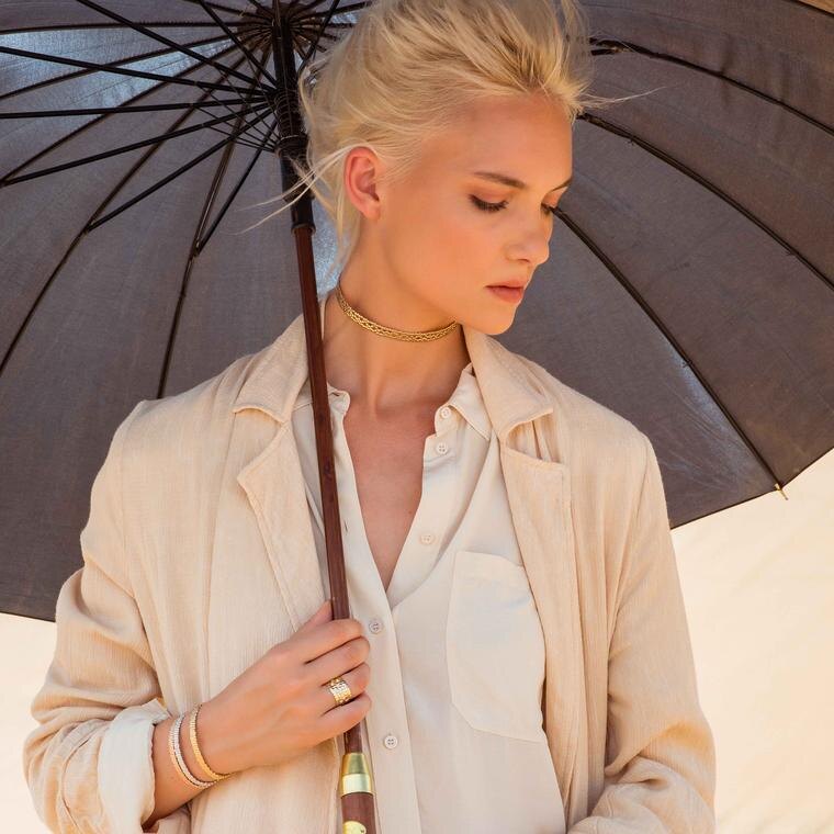 Украшения Skin и Skinny легко комбинировать, они абсолютно унисекс, а розовое и желтое золото придают им более женственный оттенок по сравнению с версиями из белого золота.