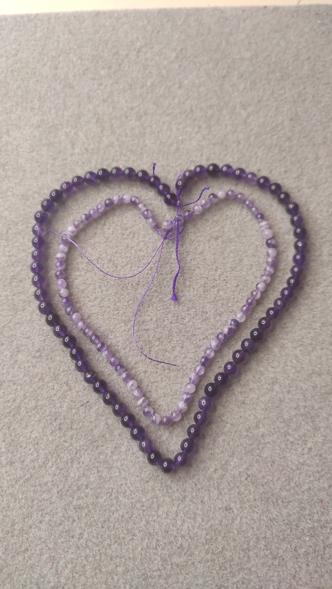 Бусины аметиста. Фото автора. 