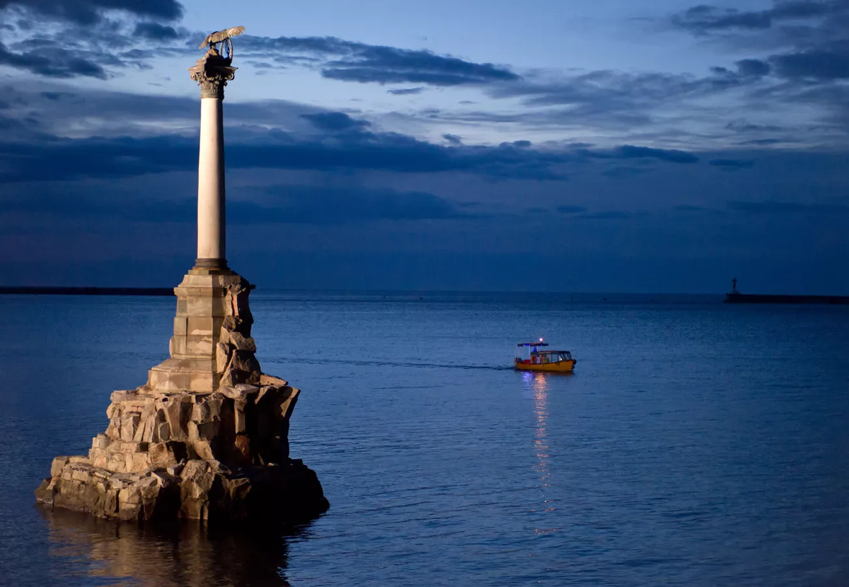 Памятник затопленным кораблям в Севастополе
© Sputnik / Сергей Мальгавко