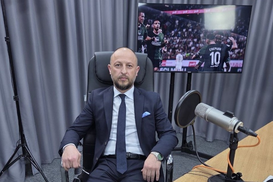    Руководитель селекционной службы ФК «Краснодар» Максим Бузникин в студии радио «КП»-Кубань» Михаил ПОЛЫНЦОВ