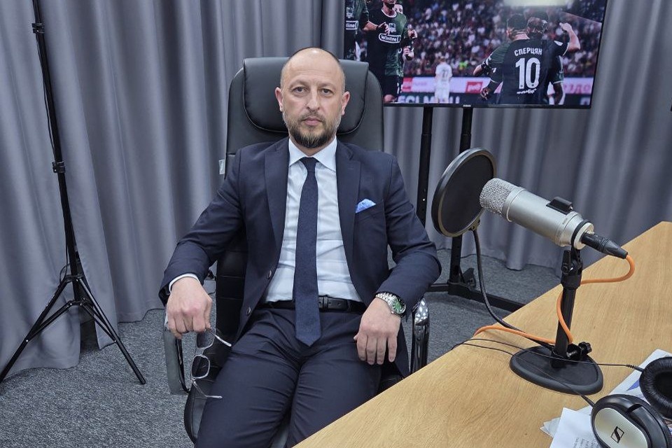    Руководитель селекционной службы ФК "Краснодар" Максим Бузникин в студии радио "КП"-Кубань" Михаил ПОЛЫНЦОВ