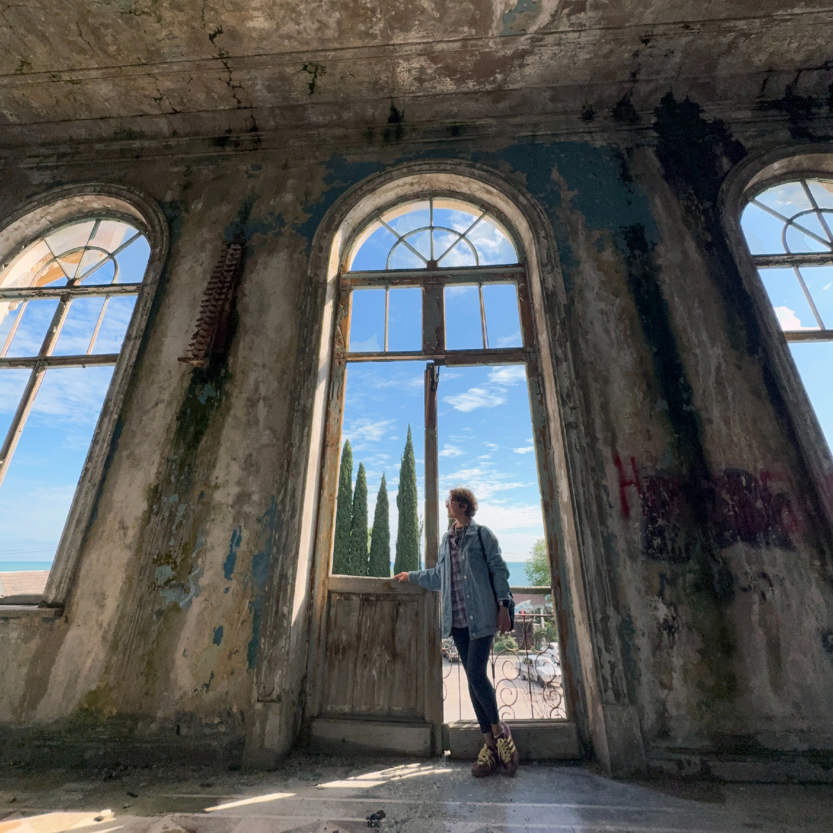 Железнодорожный вокзал в Новом Афоне. Фото автора