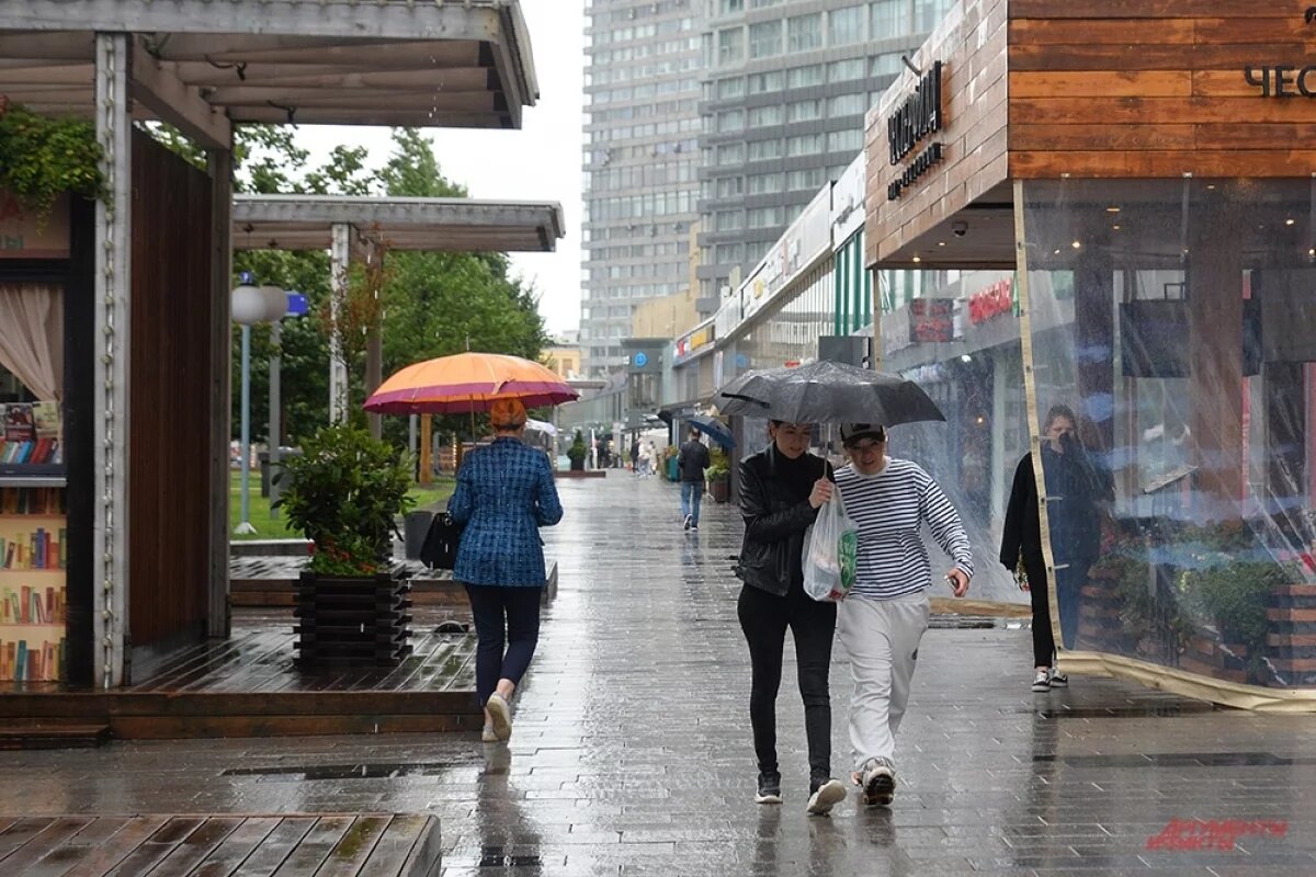    В пятницу Москва окажется в центре циклона, осадки продолжатся и в субботу.