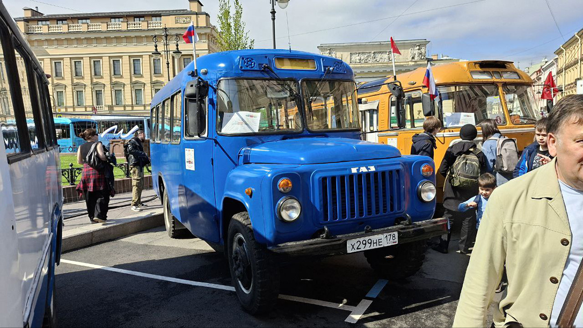 КАвЗ-3271, гос. номер «Х 299 НЕ 178», Санкт-Петербург, «ТранспортФест-2025», 24 мая 2025 года. Фотография © Олег Благовский