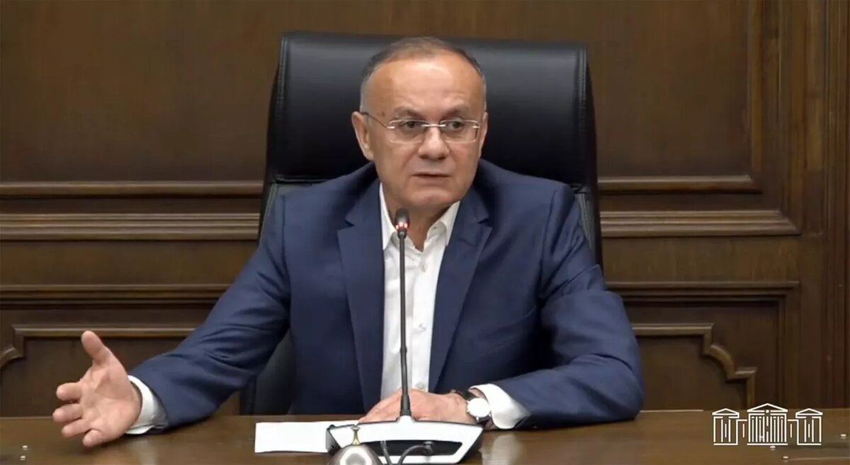 © Photo : press office of the Parliament of Armenia