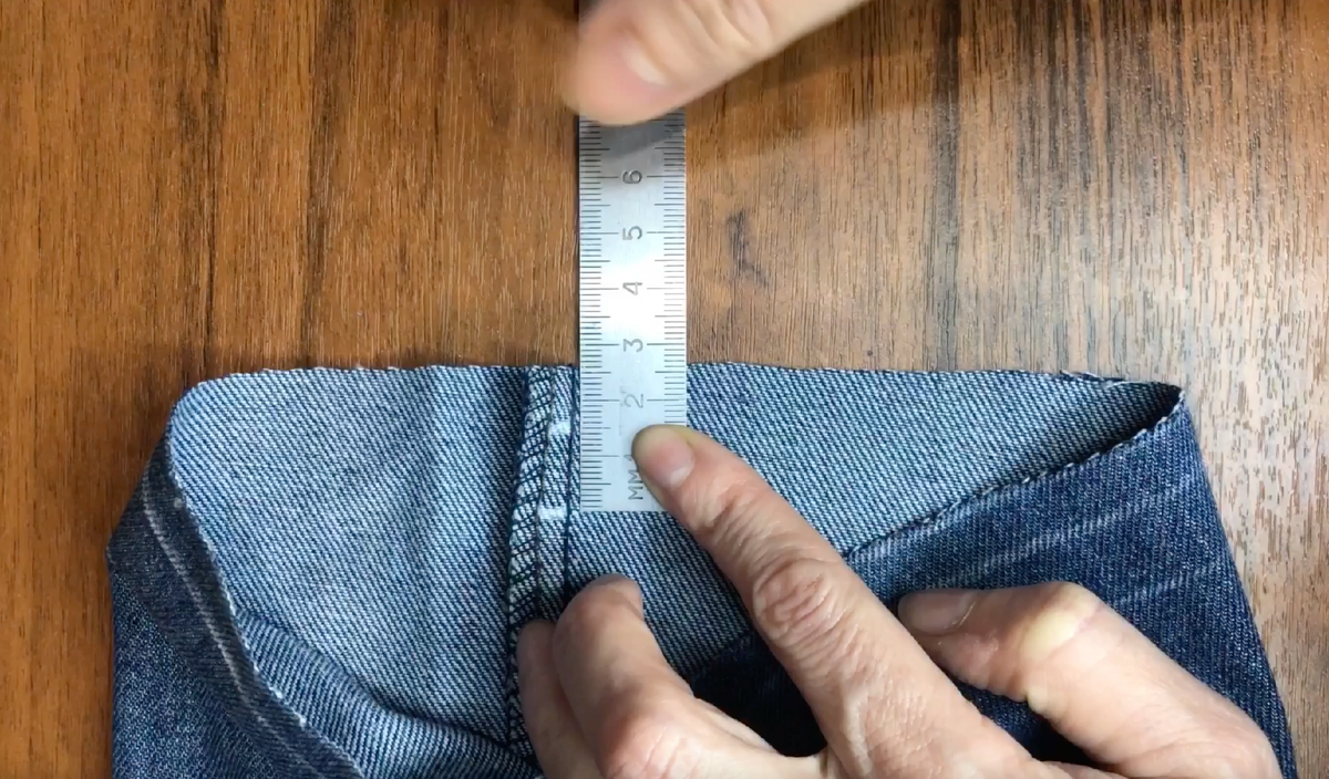 отмеряю с изнанки по шву длинну для подворота 