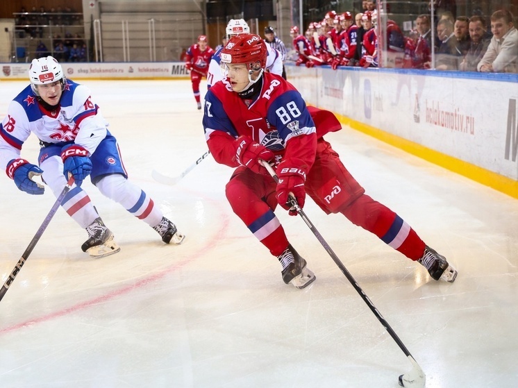    Артем Карпов в матче со "СКА-1946". Фото: Павел Неелов/ХК "Локомотив"