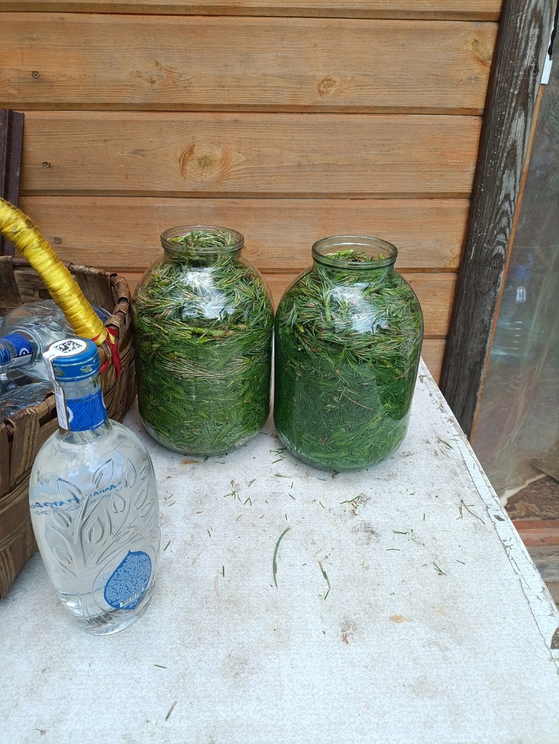 Банки забиты, заливаю водку по по горлышко