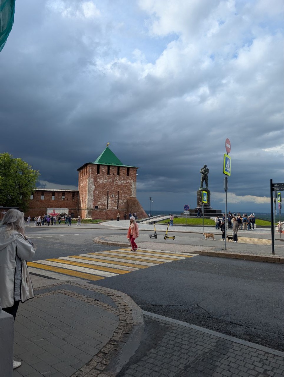 Даже погода была мрачноватой в этот день, задавая дополнительную атмосферу. Но туча только попугала, под дождь мы так и не попали.