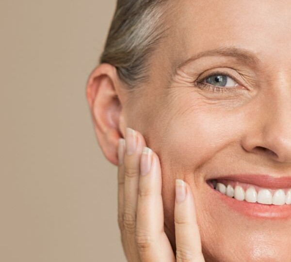 Как после 60 лет сохранить красоту кожи: советы по уходу без кардинальных мер