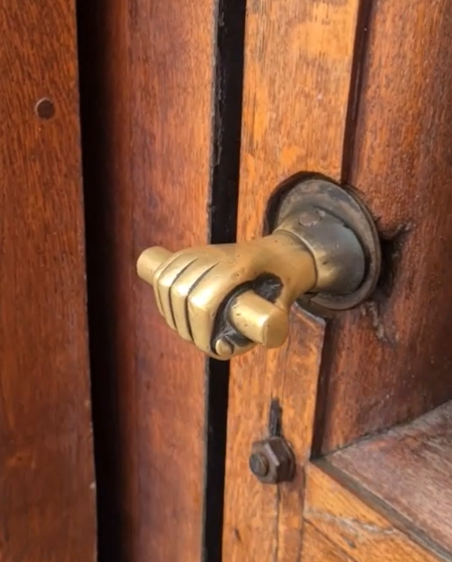 Ручка на Никольских воротах