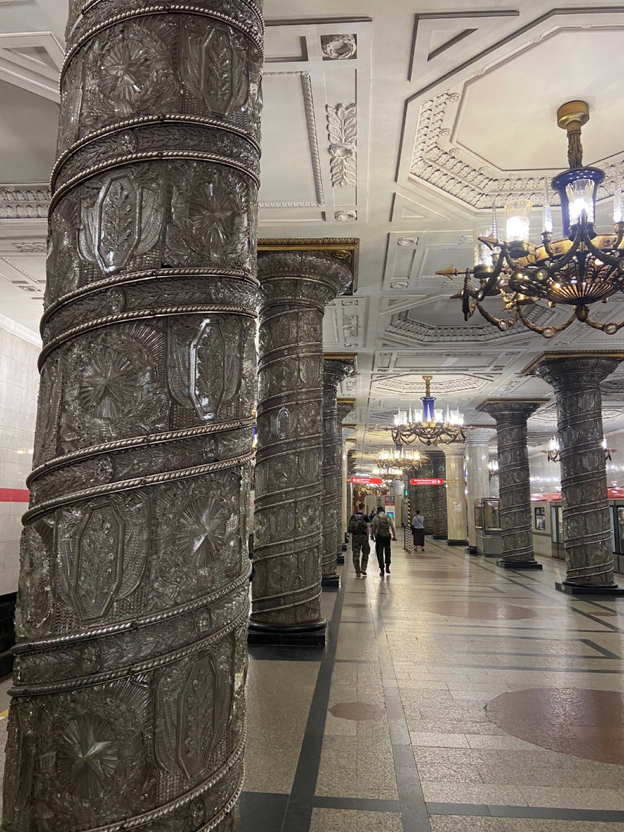 Пусть картинкой для статьи станет станция метро «Автово», про которую пару лет назад Илон Маск написал: «вот как должно выглядеть метро»