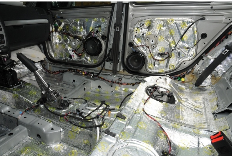 Ш.изоляция в салоне машины. Фото из интернета.