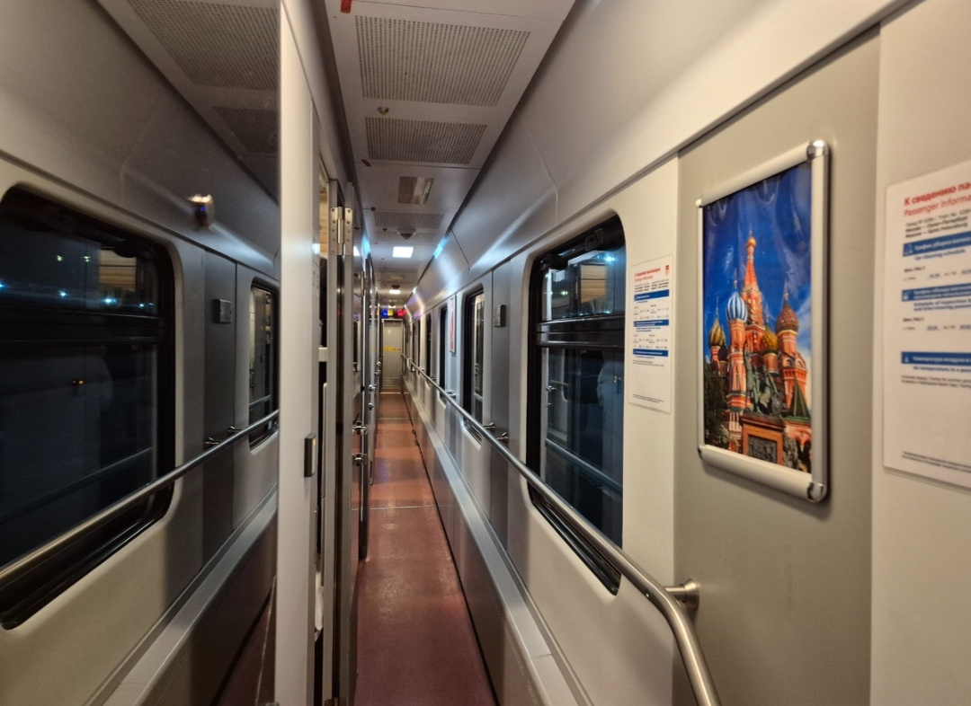 Рис. 2 Салон вагона габарита RIC 