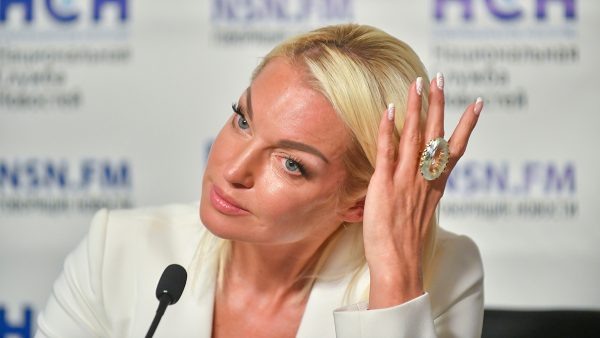    Балерина Анастасия Волочкова во время пресс-конференции, посвященной ее конфликту с администрацией Большого театра.