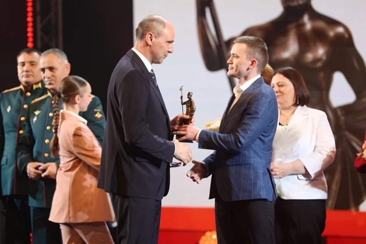    В Екатеринбурге свердловским врачам вручили премию «Медицинский Олимп»