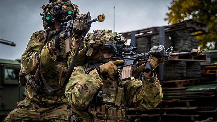    Европейцы постоянно проводят учения, объясняя это необходимостью "отразить неминуемую агрессию России". Фото: Sgt. Christian Aquino/Keystone Press Agency/Global Look Press