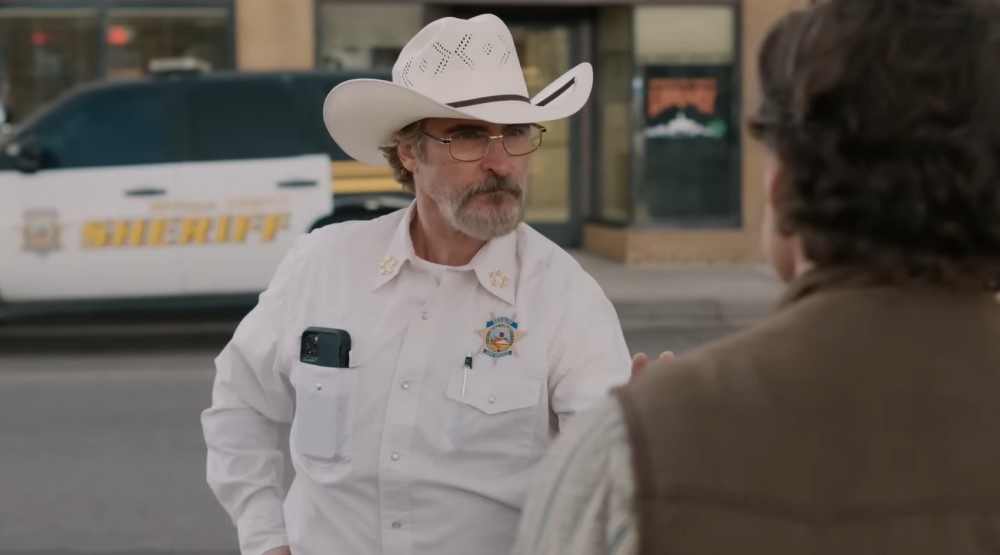     Кадр из фильма «Эддингтон» (2025)