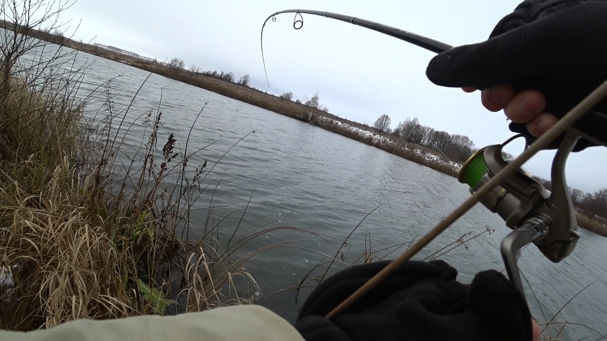 Заставка к видео "Безумная рыбалка ! Сколько же здесь щуки !"