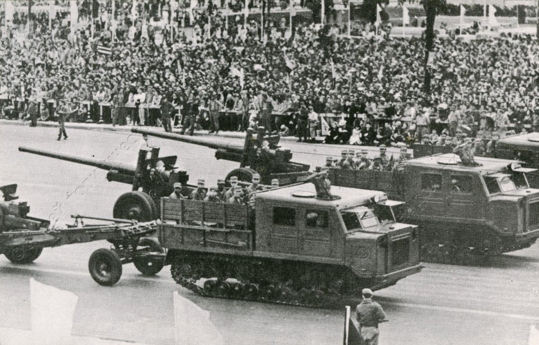 Открытка. Митинг и военный парад на Кубе. 1960-е. ГМПИР, Фонд плакатов